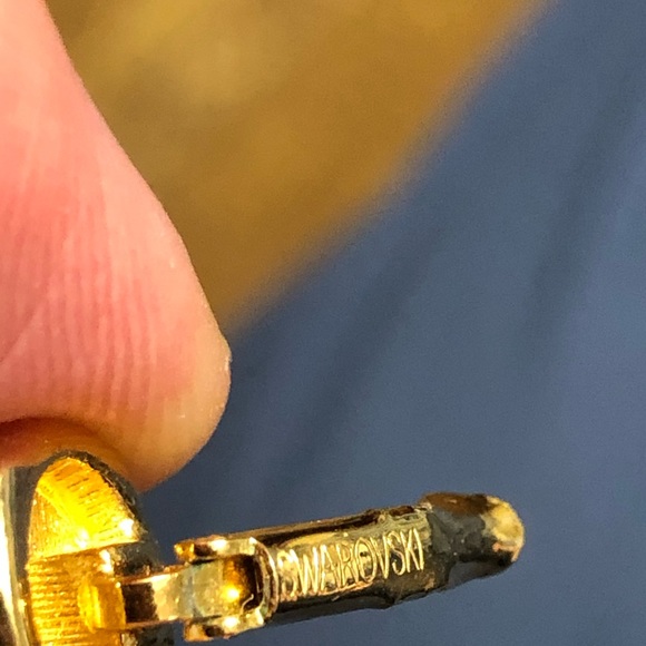 EUC  ❤️ Swarovski Goldtone&Sparkle Drop Earrings - Picture 9 of 9